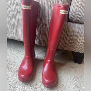 Tall Hunter Red rain boots size 7.